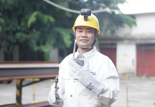 海南礦業(yè)員工李勇:全國(guó)表彰！海南礦業(yè)員工李勇榮膺全國(guó)勞動(dòng)模范
